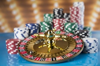 Fortune Ox live dealer table on mobile phone screen showing real-time card game
